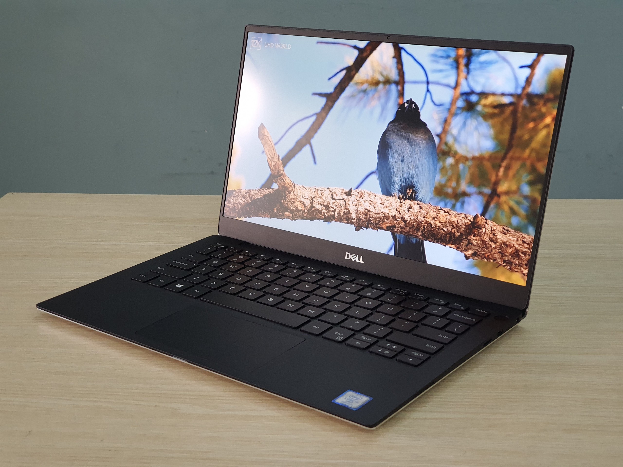 Dell XPS 9370 - Vỏ full nhôm, cảm ứng 4k