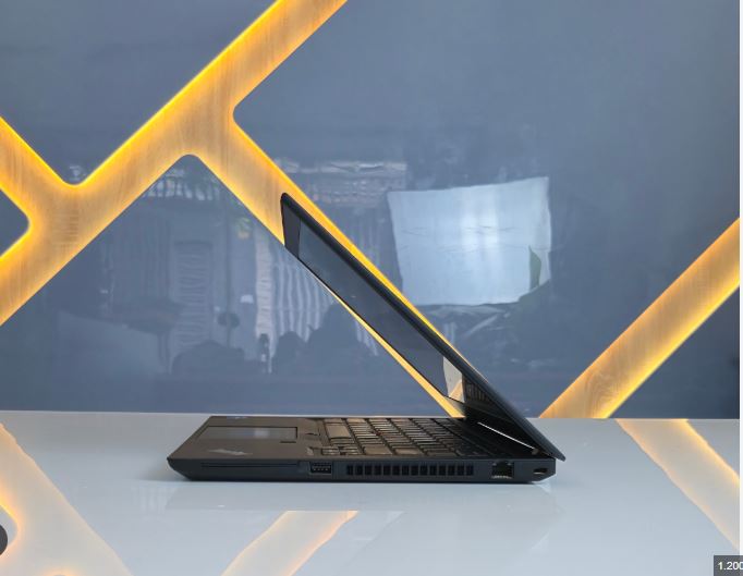 Laptop ThinkPad T14 Gen 2 – Mẫu Laptop Văn Phòng Bền Bỉ, Hiệu Năng Cao Được Tin Dùng