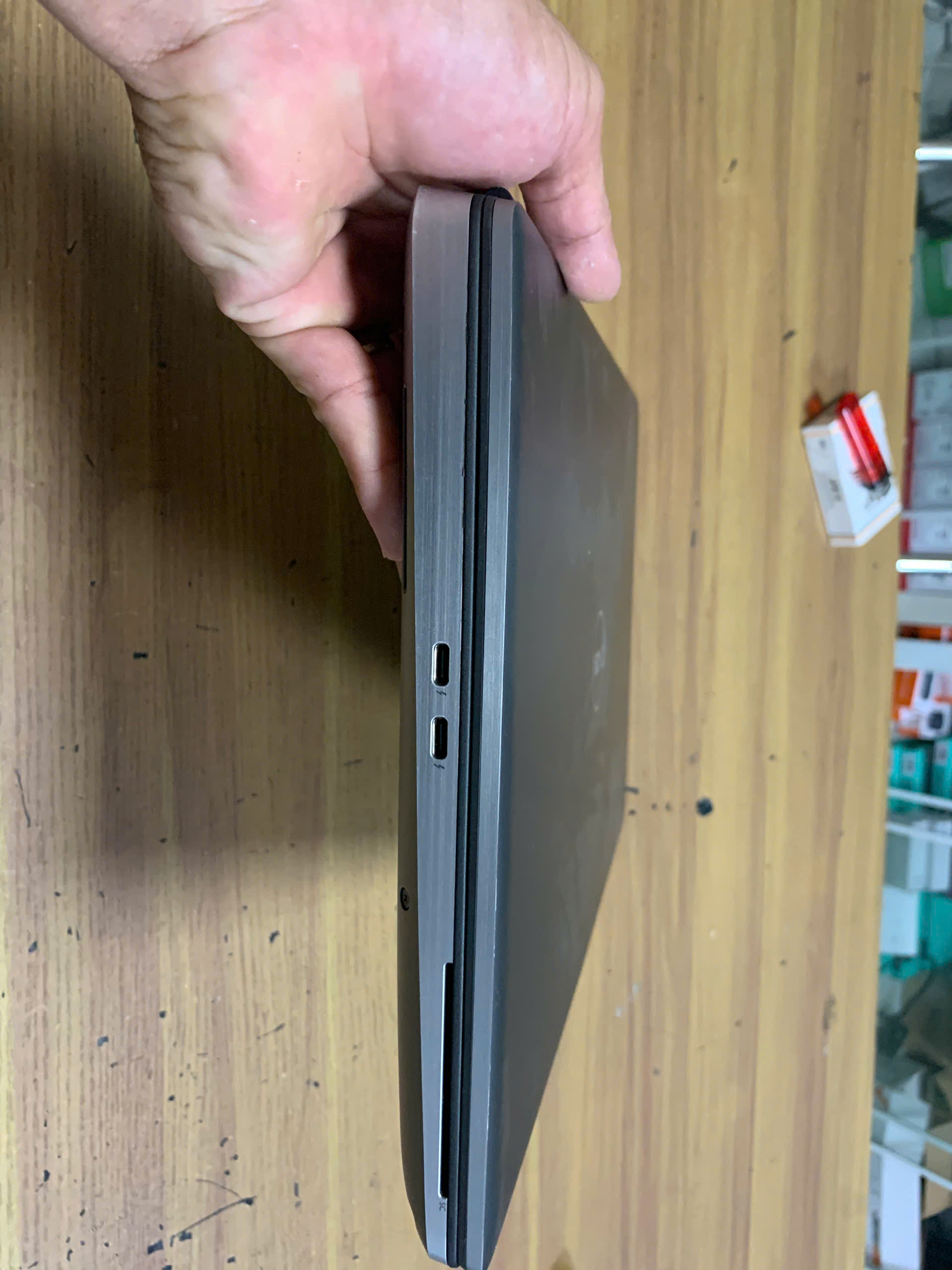 Dell Precision 7550 – Laptop cho sinh viên kỹ thuật, đồ họa và kỹ thuật chuyên ngành
